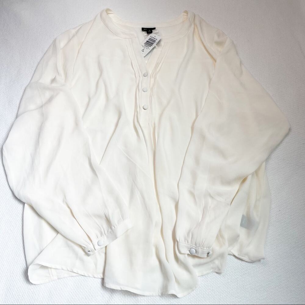 NWT Torrid cream long sleeve blouse